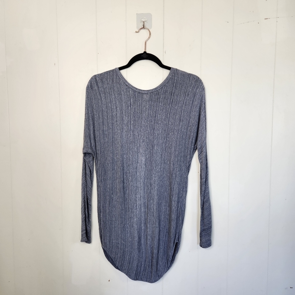 Aritzia Wilfred Long Sleeve Blue Top T-Shirt Split Back Lightweight Minimalist